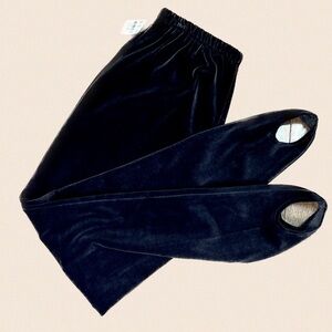 26 . Vintage 🌸 NWT Jones New York Black Velvet Stirrups